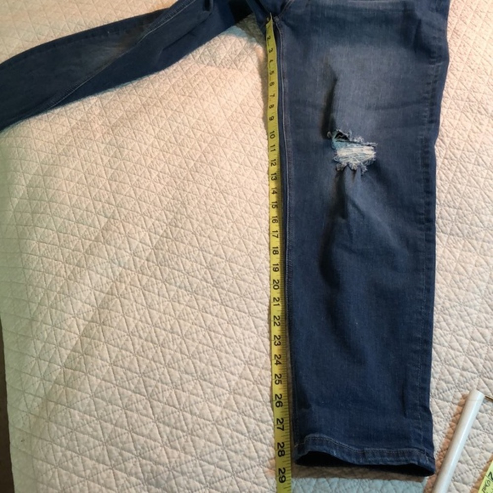 Divided for H&M higher rise distress jeans, size 6 - Picture 14 of 14
